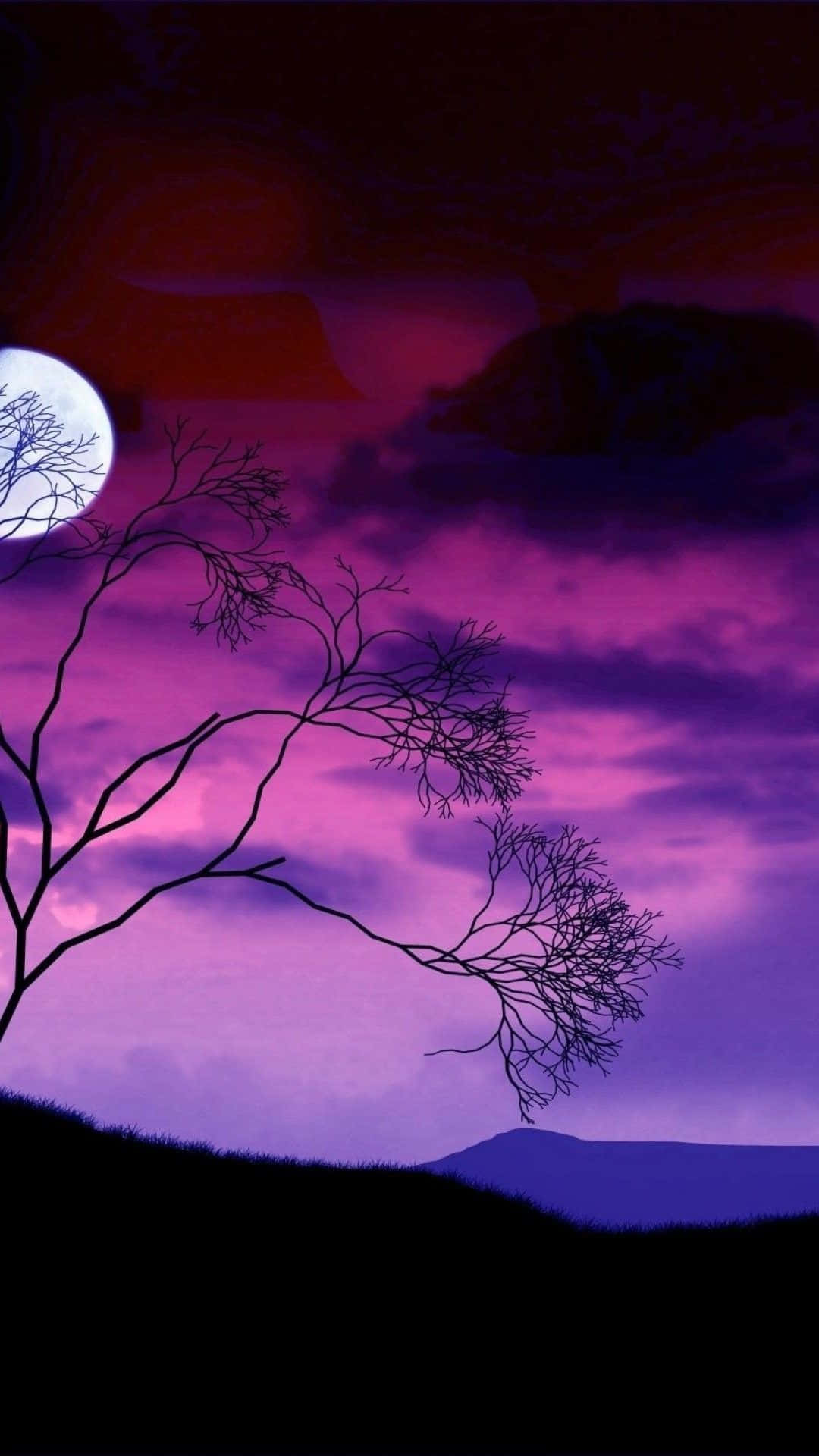 un cer violet cu un copac și luna Fundal