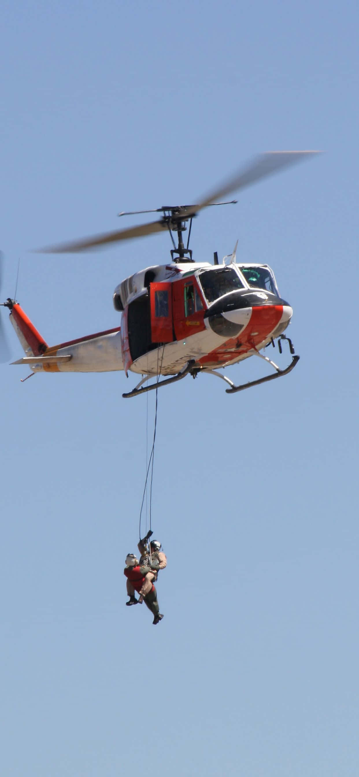un elicopter zboară pe cer Fundal