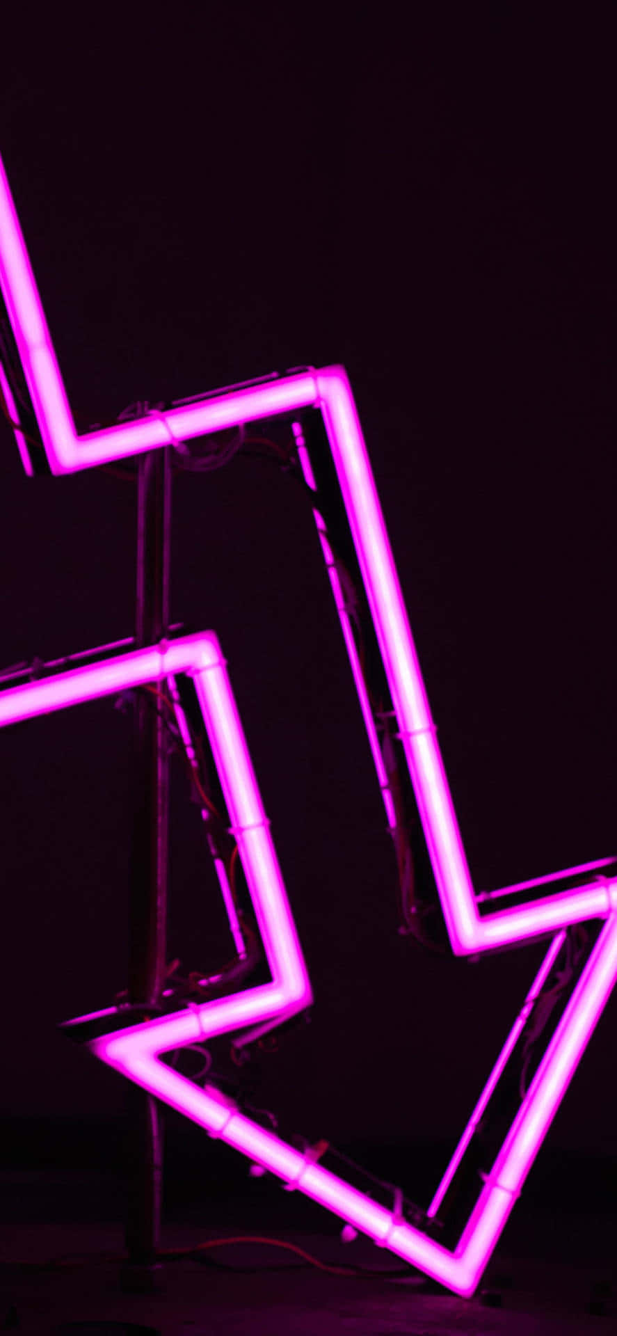 un semn neon cu un fulger pe el Fundal