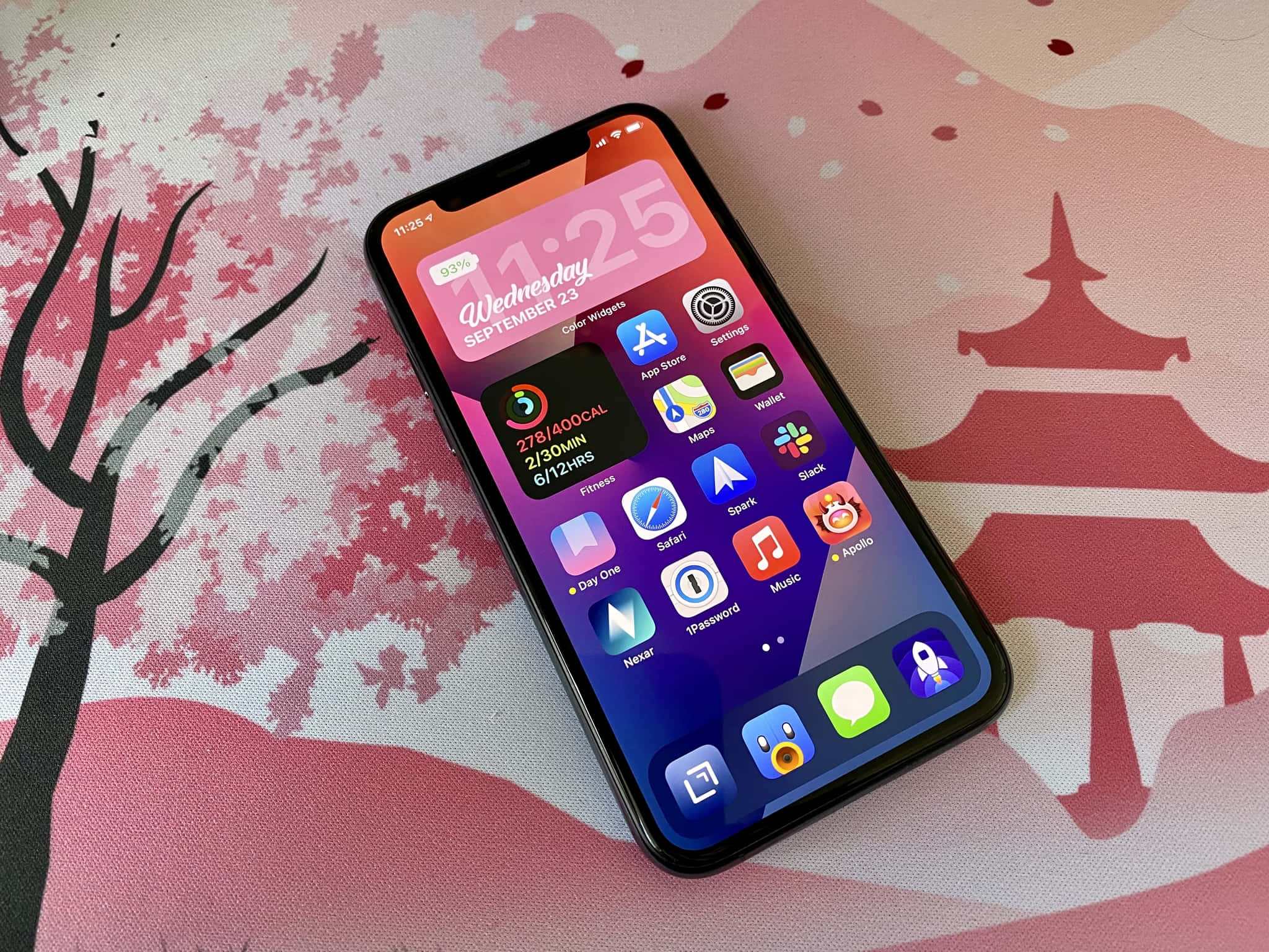 un telefon cu fundal roz Fundal