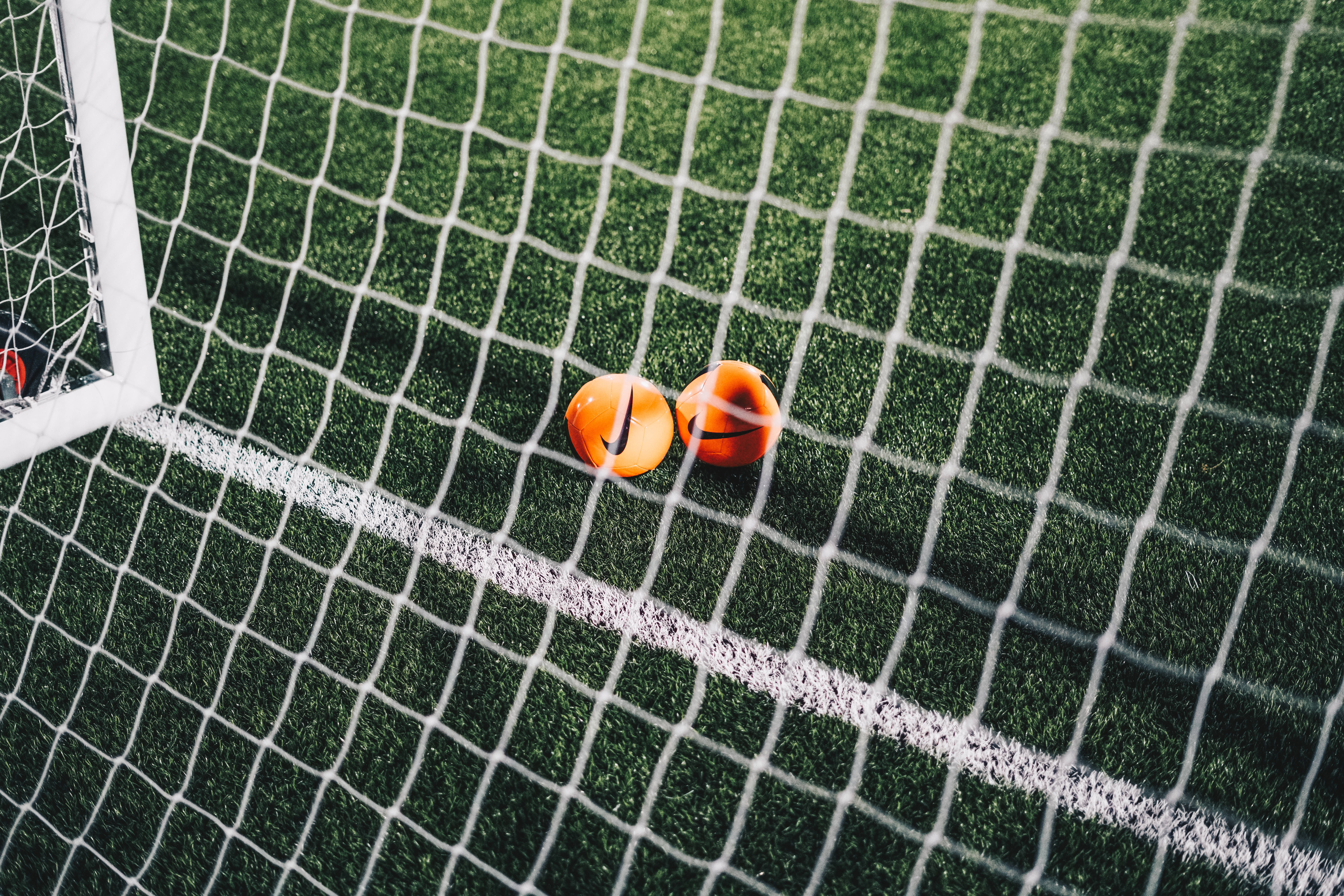 Un vis devenit realitate: Joc fotbal profesionist în fața a mii de oameni Fundal
