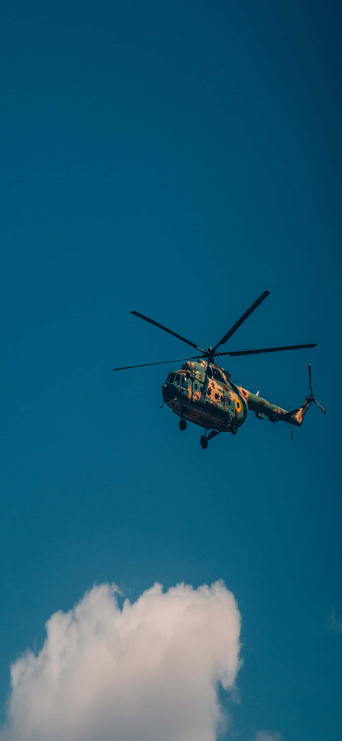 Upx în Cer - Elicopter iPhone Xs Fundal