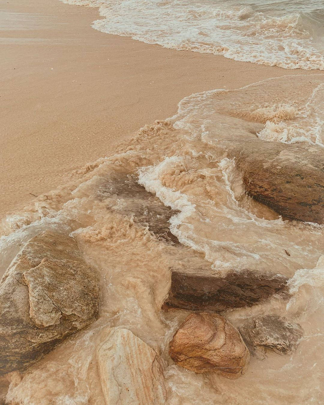 Val estetic bej la malul mării Fundal