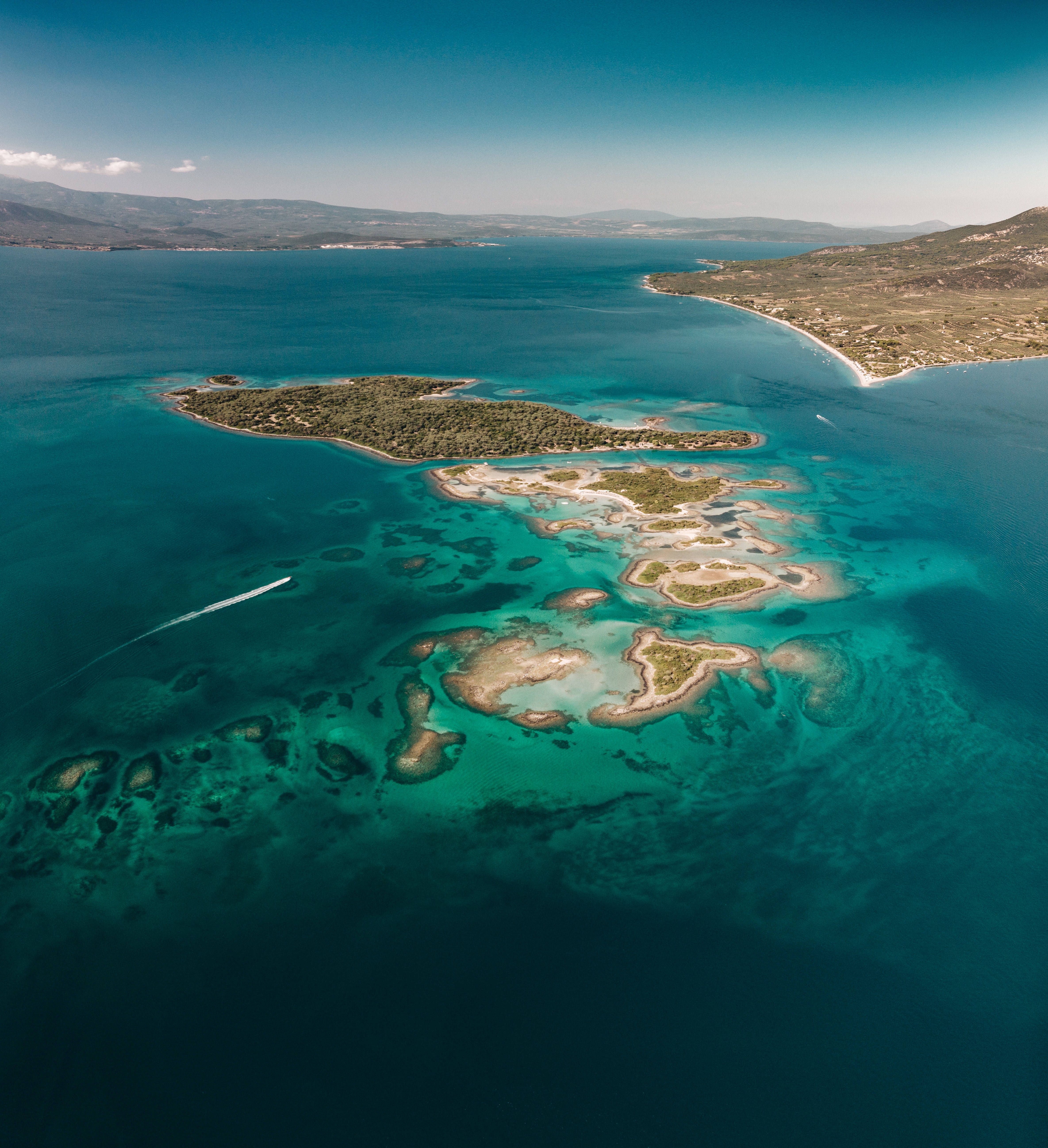 Vedere aeriană a unei insule în Grecia Fundal