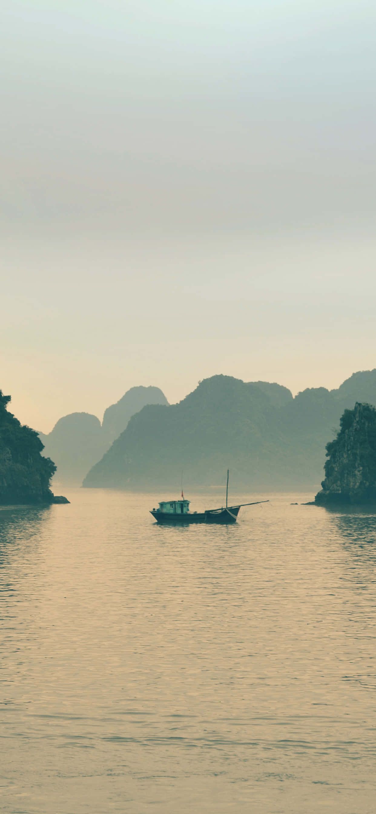 Vedem estetică a Golfului Halong din Vietnam Fundal