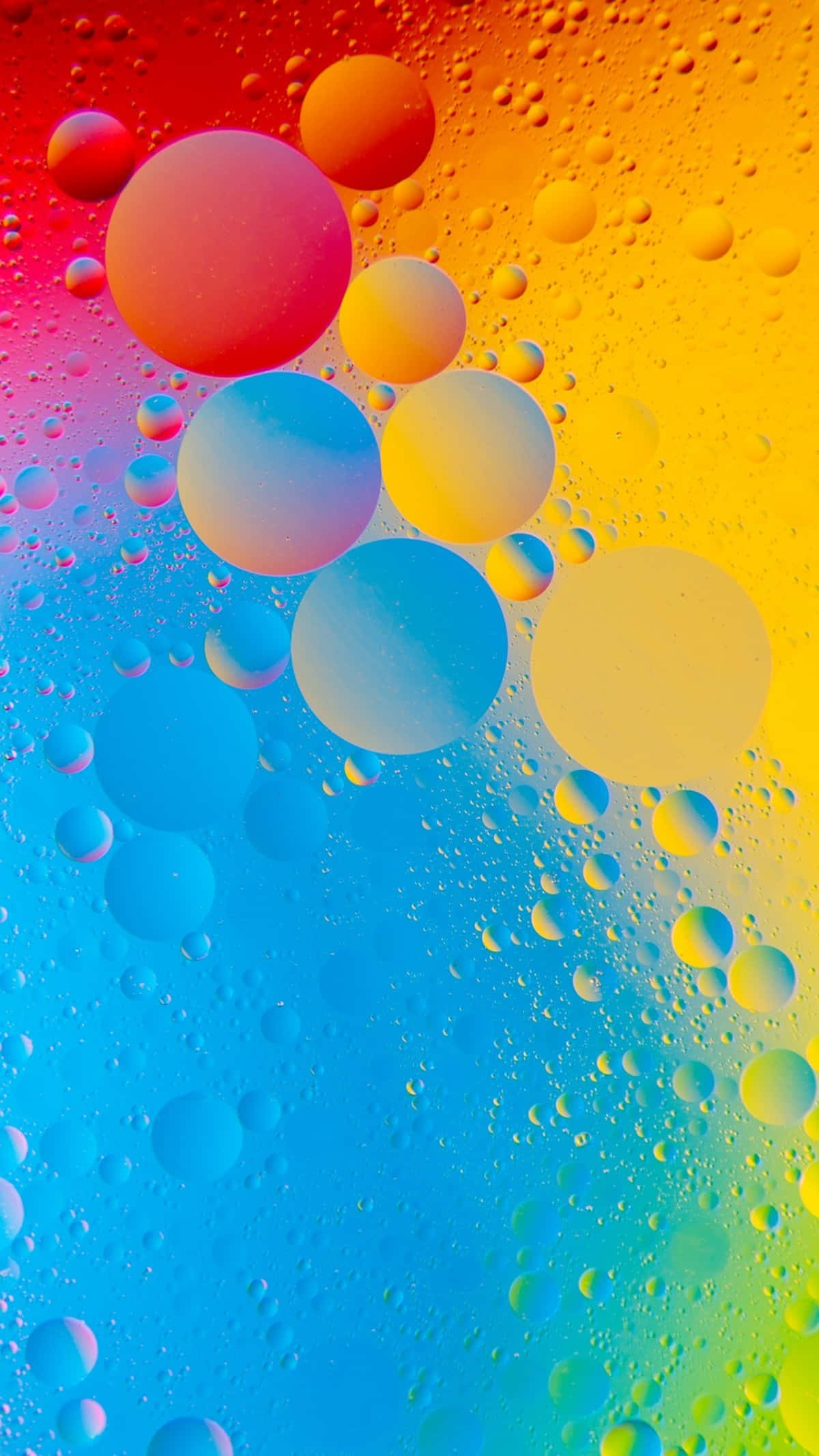 Vedere magnifică a unei picături de apă colorată, artă abstractă 4K pentru telefon Fundal