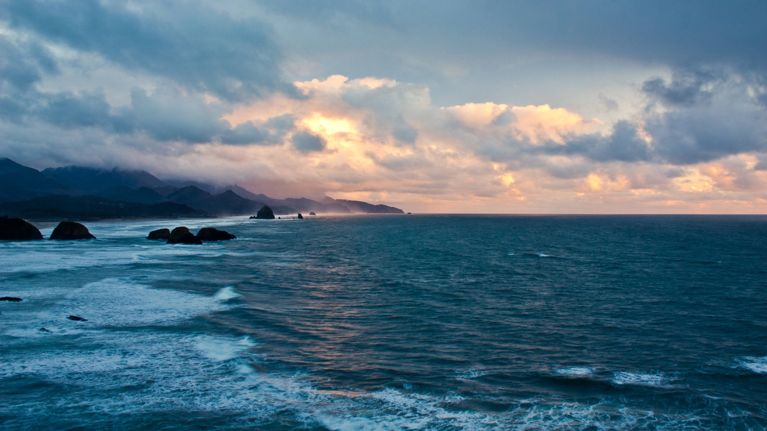 Vedere spre Oceanul Pacific de Nord Fundal