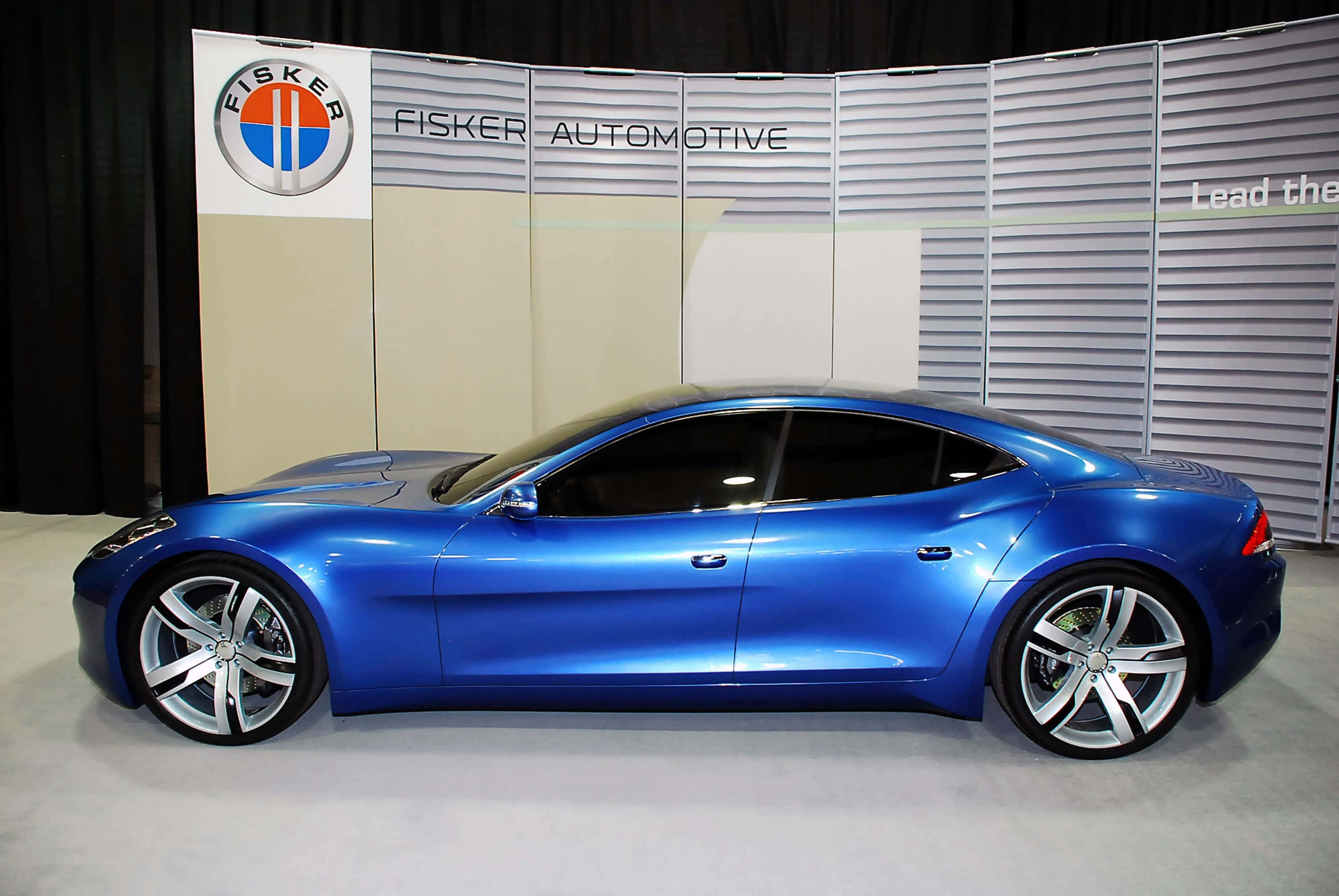 Vehicul Electric Fisker Karma Pe Drum Deschis Fundal