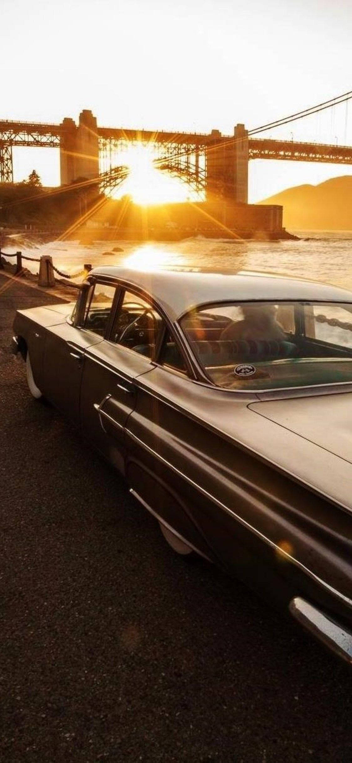 Verticală Vintage Cadillac Apus Fundal