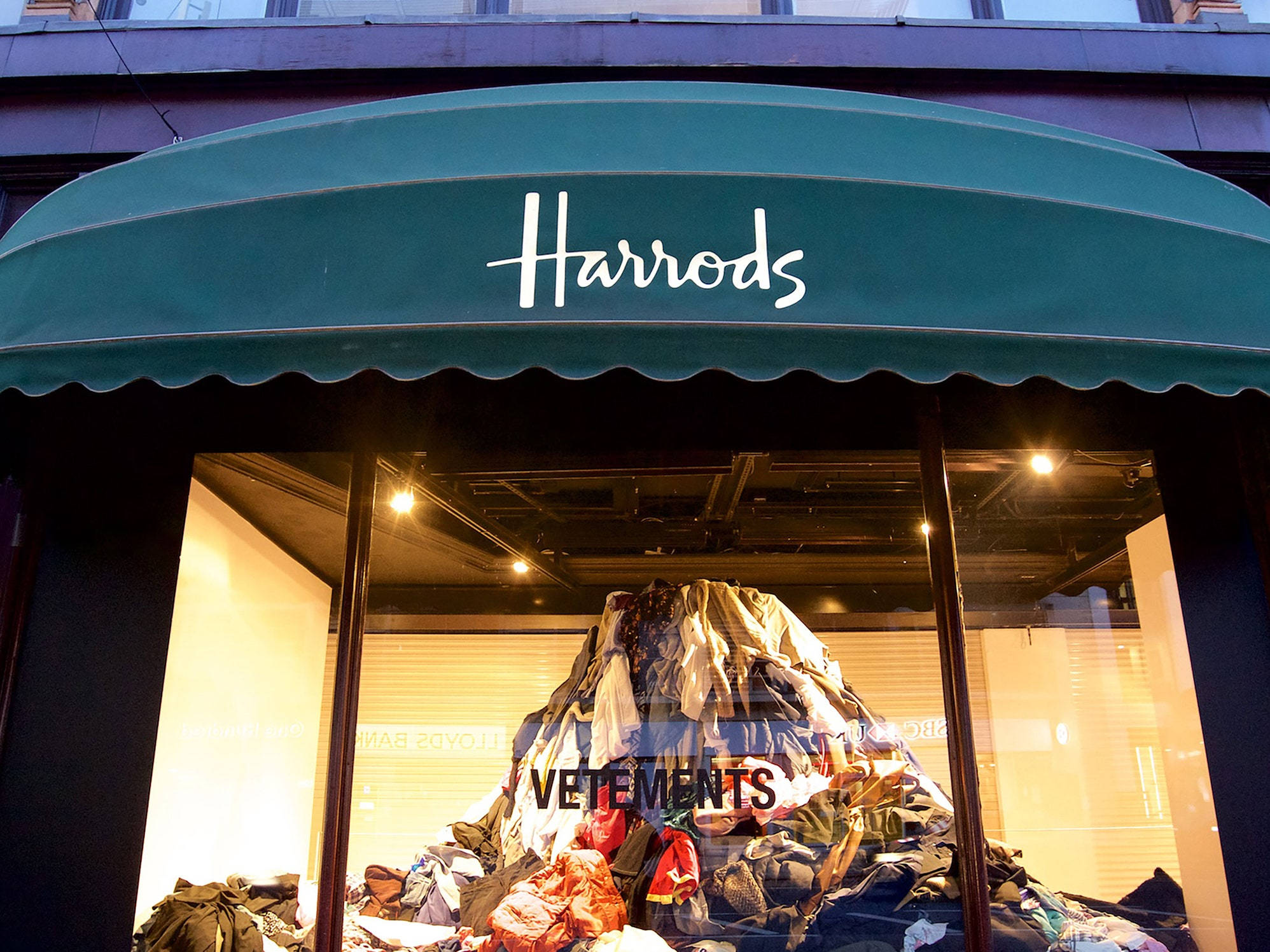 Vetements la Harrods Fundal