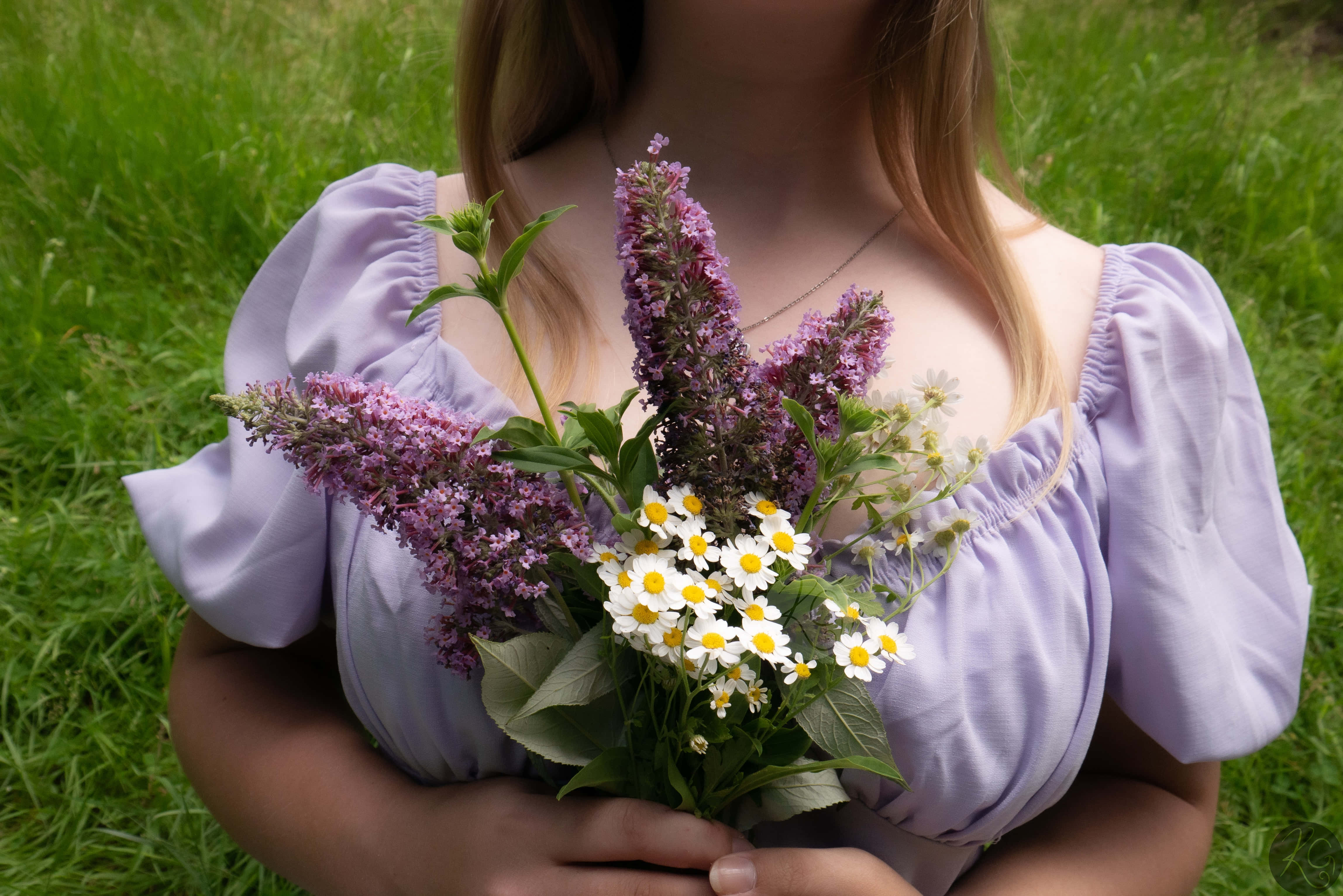 Visul Cottagecore: O Evadare Rustică în Natură Fundal