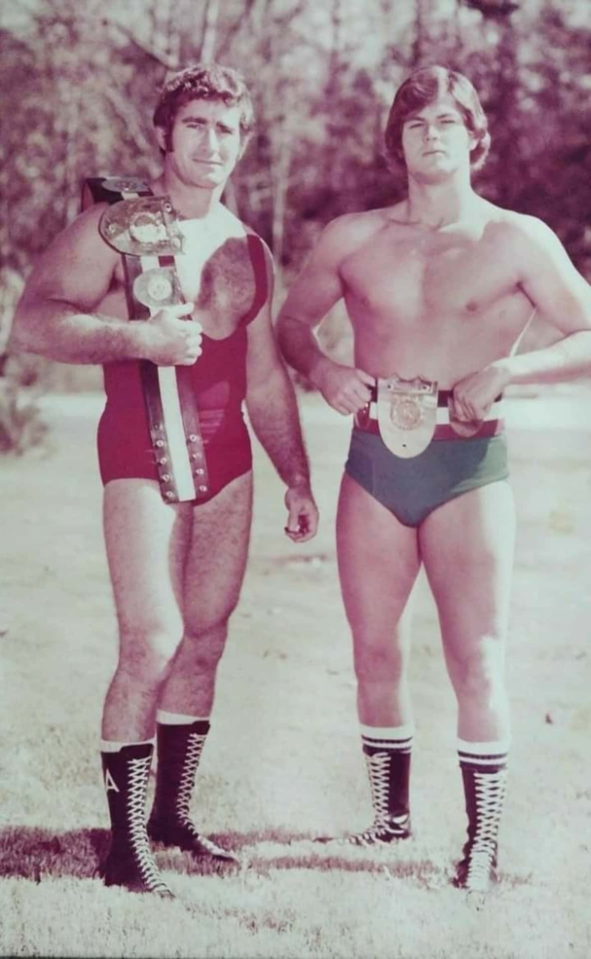 Wrestlers Bob Armstrong și Robert Fuller Vintage Full Shot Fundal