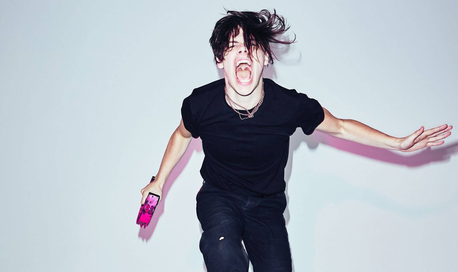 Yungblud țipând Fundal