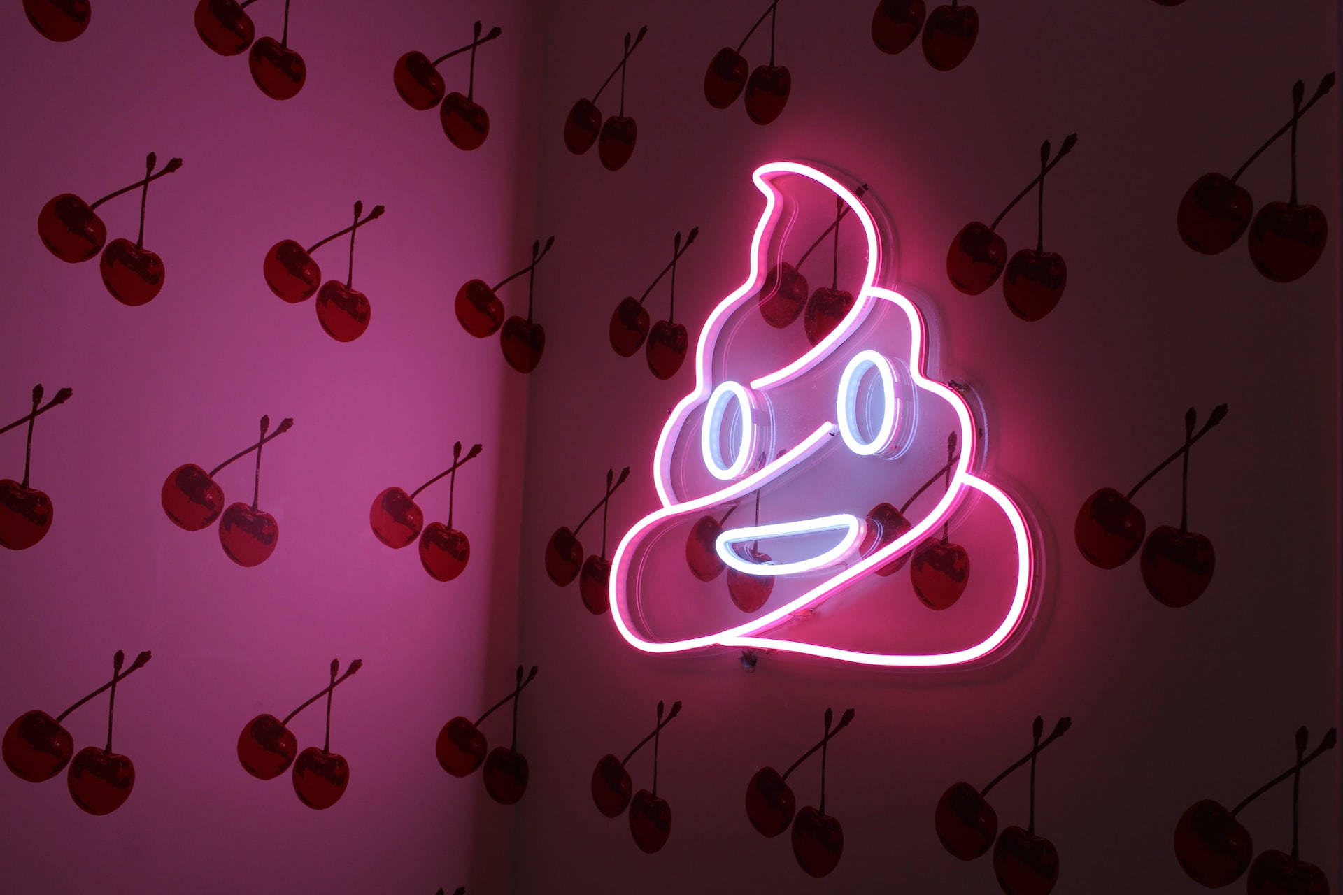 Zâmbet Neon Poo Fundal