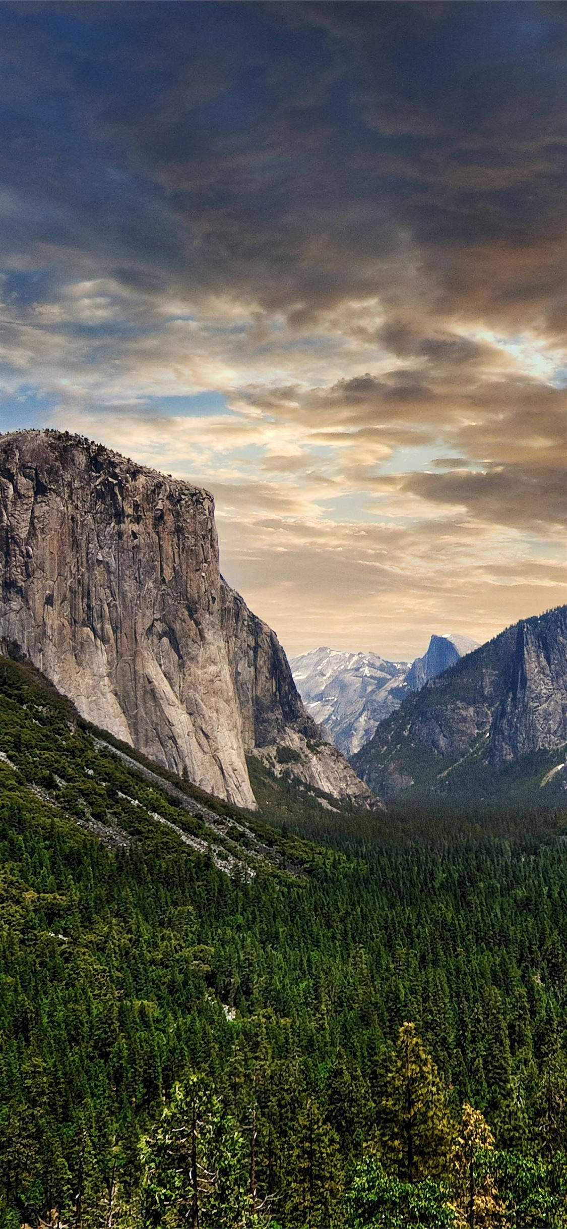 Zi Înnorată La Yosemite iPhone Fundal