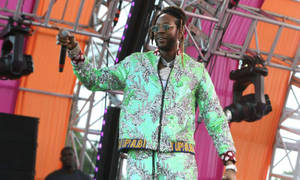 Fond de ecran cu 2 Chainz la Revolve Festival — Detaliat Fundal