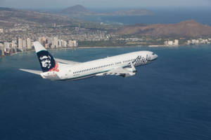Alaska Airlines zboară deasupra oceanului — Ocean Fundal