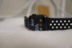 Apple Watch cu bratari negre wallpaper — Apple Watch Fundal