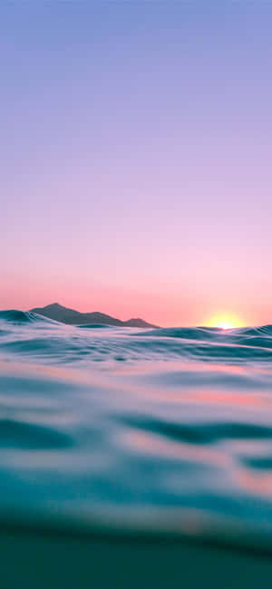Calm Mobile — iPhone 13 Pro Fundal