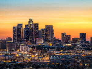 Tapet cu apus de soare galben-portocaliu peste Los Angeles — Sunset Boulevard Fundal
