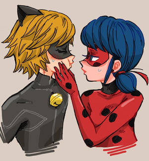 Tapet cu artă a sărutului dintre Ladybug și Cat Noir
