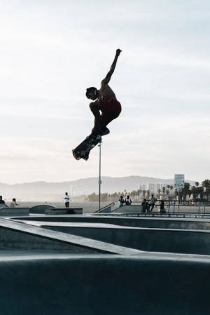 Fond de ecran estetic cu băiat skater în aer — Estetică skater boy Fundal