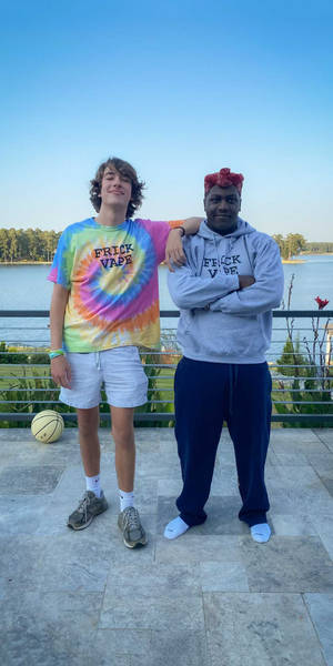 Baylen Levine și cântărețul Yachty — 18:9 Fundal