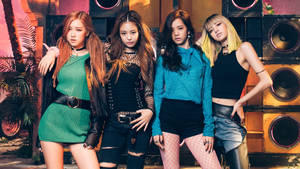 Membrele Blackpink peste difuzoare pentru videoclipul Boombayah wallpaper