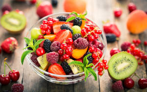 Bowl Of Berries Focus Photography wallpaper — Cald Fundal