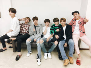 BTS drăguț pozează în spatele scenei — Bts drăguț Fundal