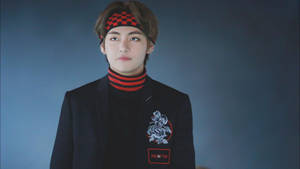 BTS V Drăgut în Negru și Roșu — Bts drăguț Fundal