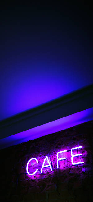 Neon Violet Iphone Lumina Cafenea — iPhone 17 Pro Max Fundal
