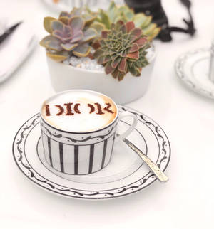 Fond de ecran Cappuccino Dior Cafe — Oppo Find N Fundal