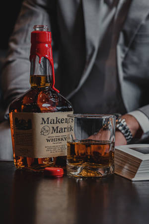 Caption: Un Gust de Excelentă - Maker's Mark Whiskey — Xiaomi Pad 7S Pro 12.5 Fundal