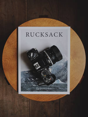 Aesthetic camera and book image wallpaper. — Surface Fundal