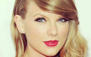 Taylor Swift close-up photo wallpaper shows electric blue eyes