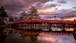 Castelul Matsumoto într-o zi înnorată la apus — Japonia GIF Fundal