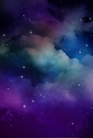 Fond de ecran de blocare cu galaxie violet-albastră și nori de fum.