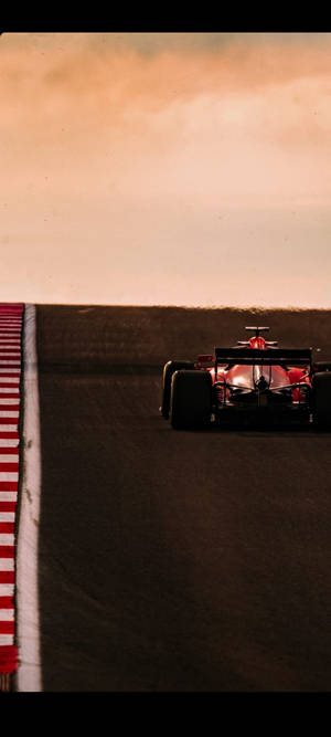 Charles Leclerc conducând spre apus — iPhone 17e Fundal