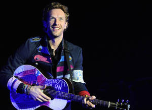 Chris Martin fundal negru. — True Black Fundal