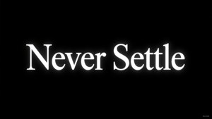 Citatul OnePlus 'Never Settle' în font serif alb pe fundal negru. — OnePlus Fundal