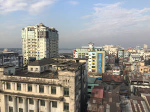 Fond de ecran Clădiri din Orașul Yangon — Amurg Fundal