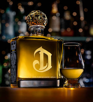 Deleon Gold Tequila Premium - Un toast pentru viața de lux — Honor Magic V Fundal
