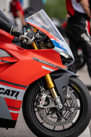 Ducati Panigale V4S Roșie — Xiaomi Pad 8 Fundal