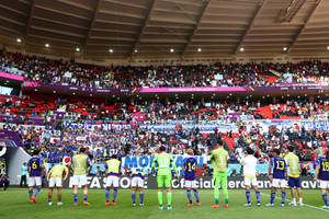 Echipa Națională de Fotbal a Japoniei Făcând Plecăciune Publicului — Tokyo GIF Fundal