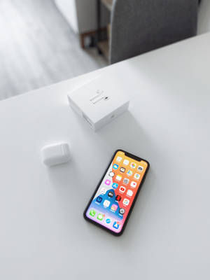 Elegant și Stilat iPhone 11 în Acțiune — iPhone 14 Fundal