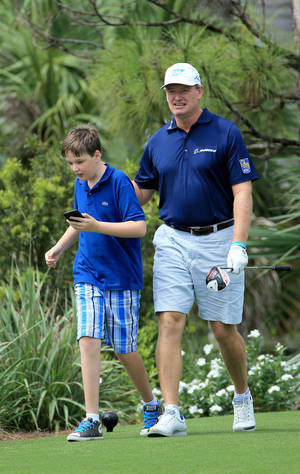 Ernie Els și Ben Els — Lenovo Legion Y700 AI Fundal