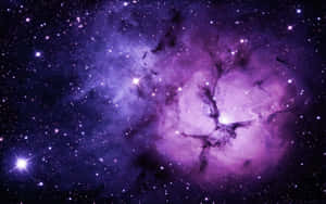 Explorează o galaxie violetă impresionantă și toată frumusețea ei. — Galaxie violetă Fundal