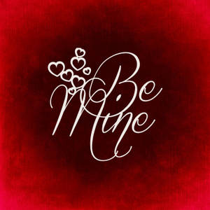 Inscripție de cerere în căsătorie „Be mine” scrisă cu alb, cu inimioare drăguțe pe fundal roșu, pentru Ziua Îndrăgostiților.