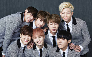 Fotografie de grup BTS în costume gri wallpaper — Bts grup foto GIF Fundal